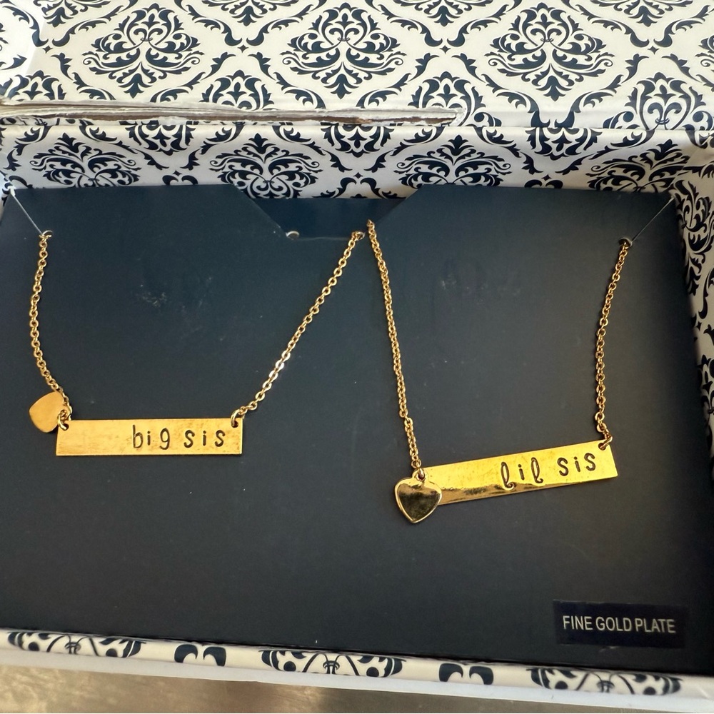 Big sis/ little sis gold plated necklace gift set